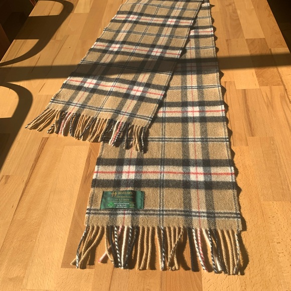 John Hanley Ireland for L. L. Bean 100% lambswool scarf 70X11.5 inches - Picture 3 of 4